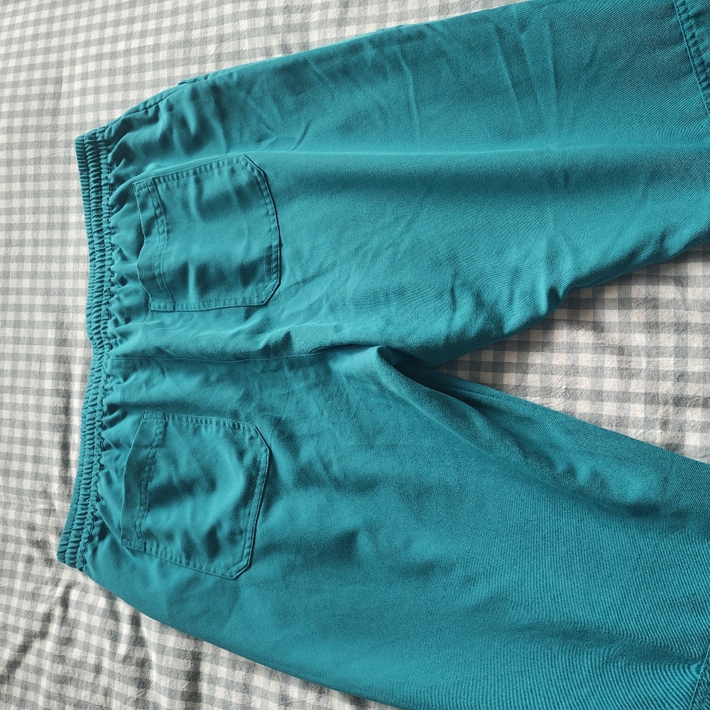 Koi Next Gen scrub set